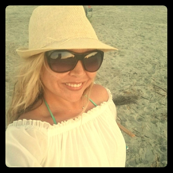 Meet your Posher, Jessica - Picture 1 of 8